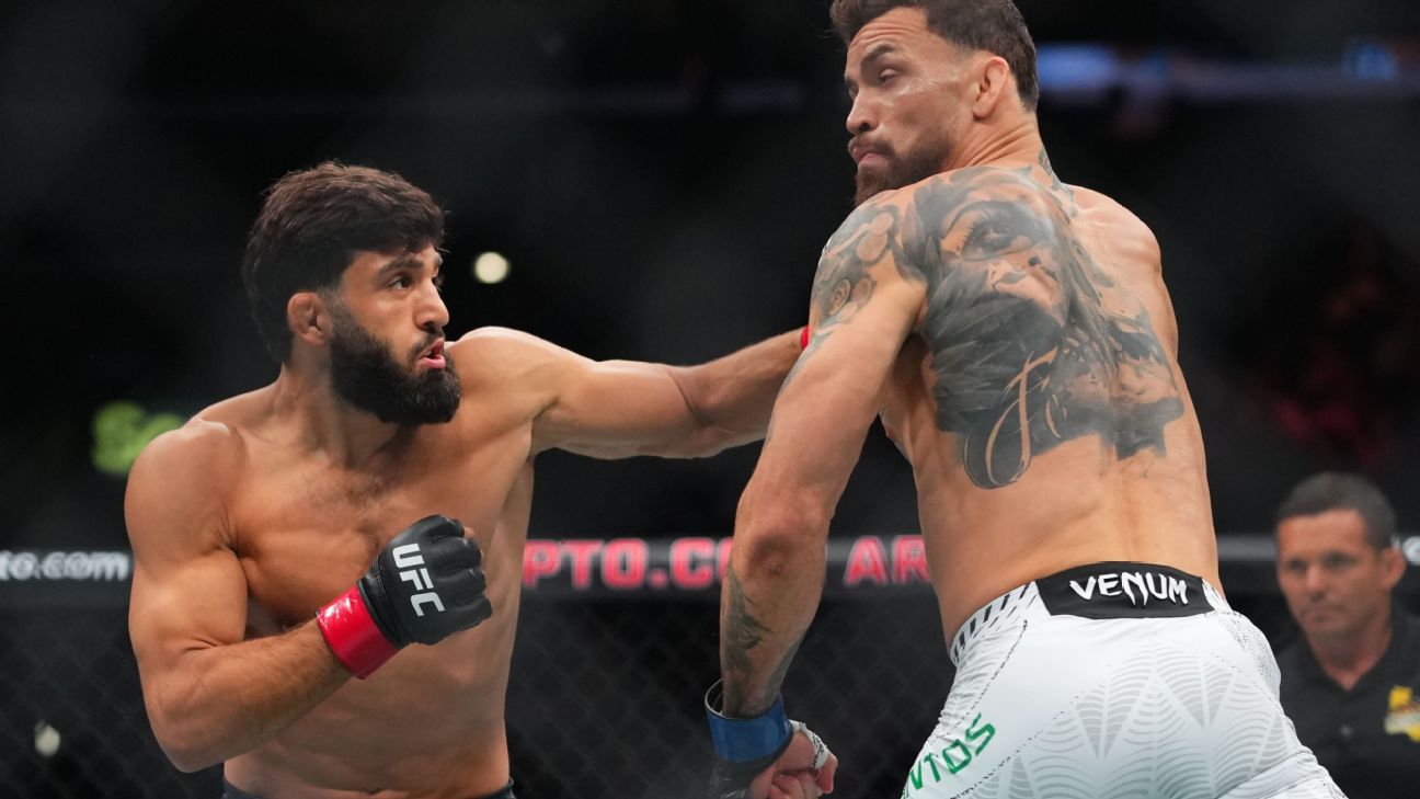 Arman Tsarukyan Elbows Mauricio Ruffy for Sixth Straight Win