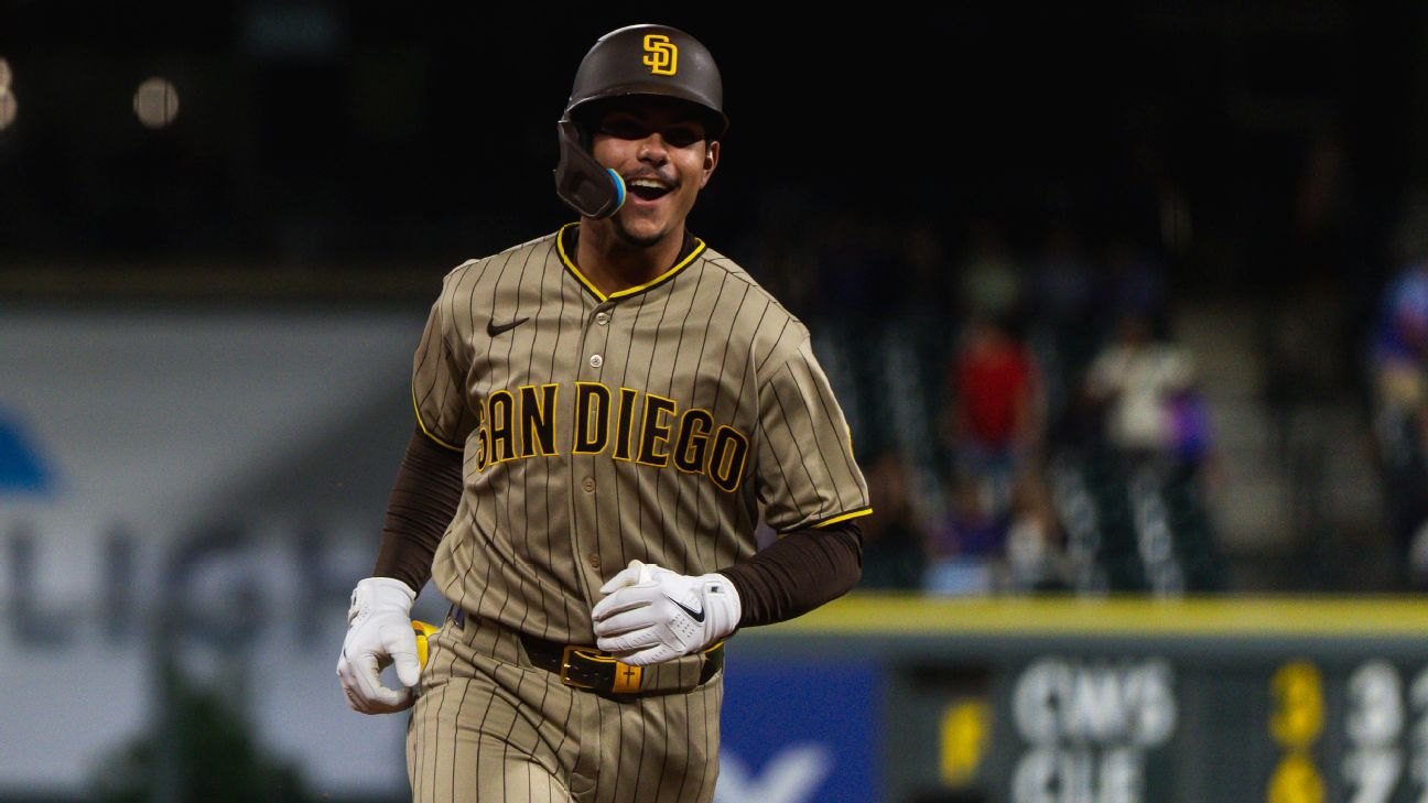 Padres catcher Ethan Salas