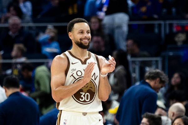 Stephen Curry Agrees to Two-Year, $116 Million Extension With Warriors